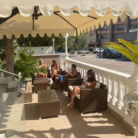 Hotel Caesar Paladium Римини Экстерьер фото