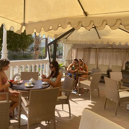 Hotel Caesar Paladium Римини Экстерьер фото