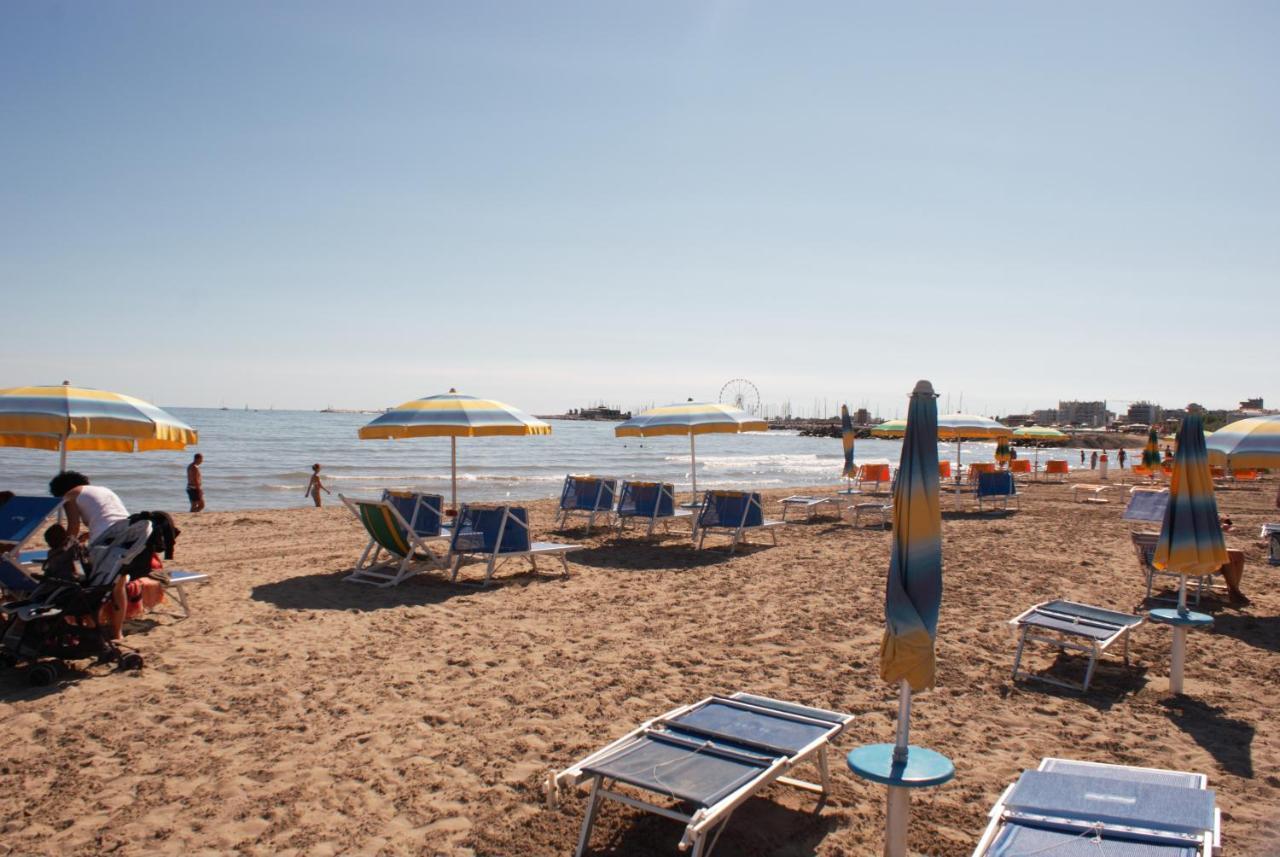 Hotel Caesar Paladium Римини Экстерьер фото
