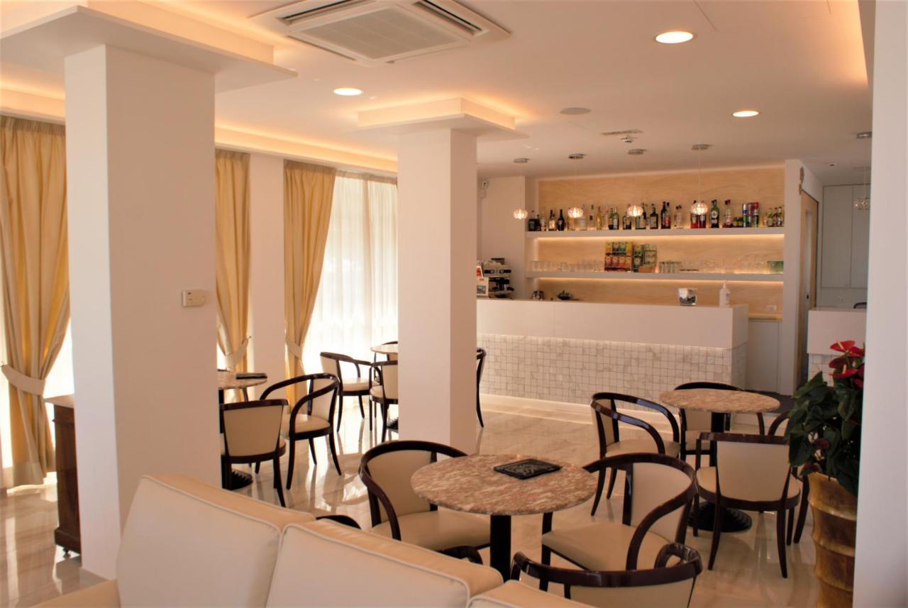 Hotel Caesar Paladium Римини Экстерьер фото