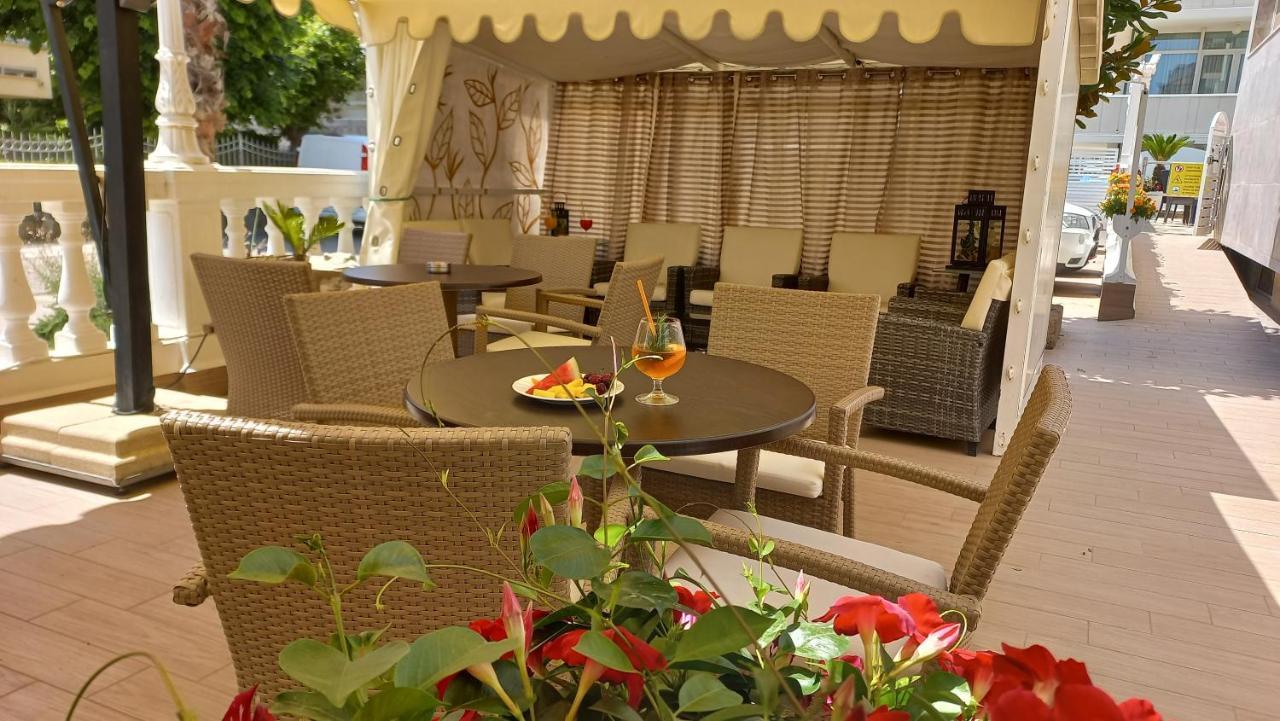 Hotel Caesar Paladium Римини Экстерьер фото