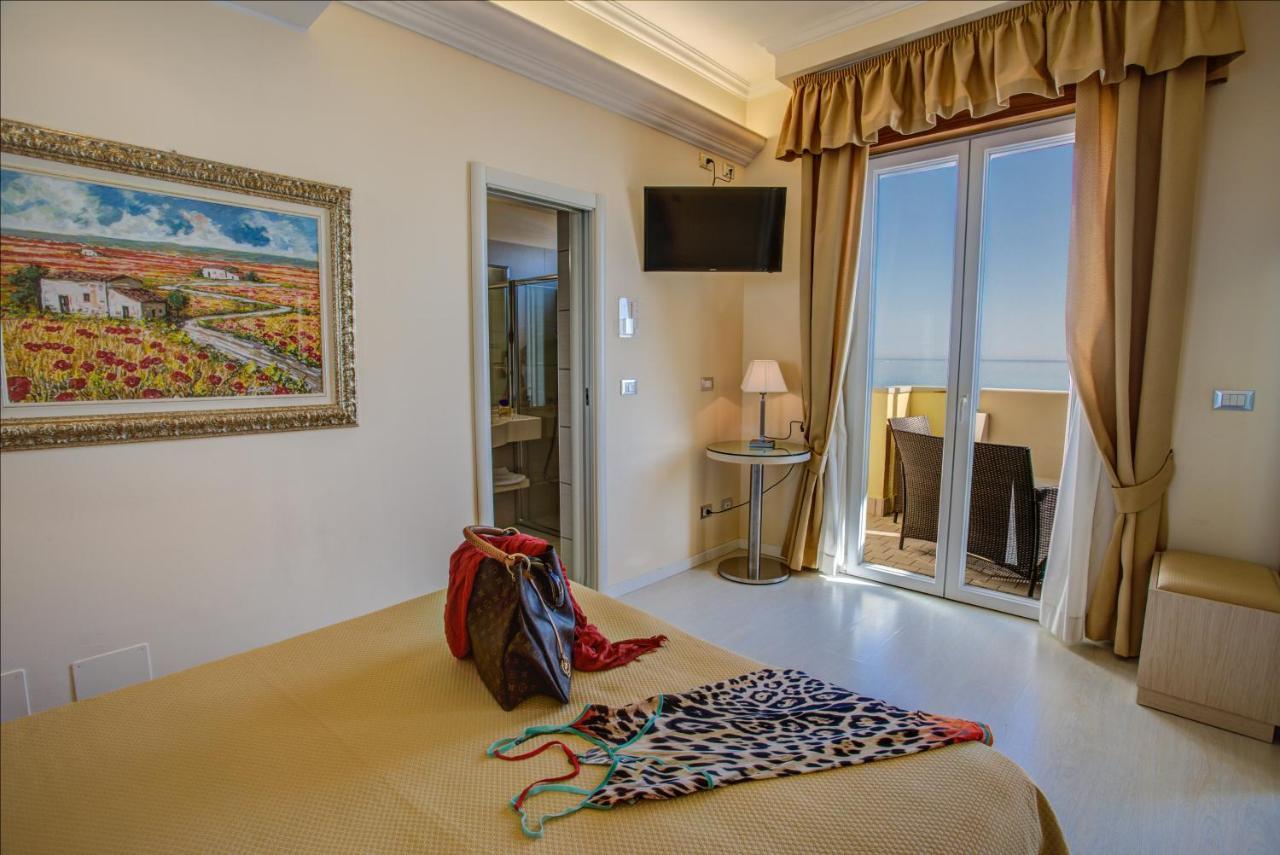 Hotel Caesar Paladium Римини Номер фото