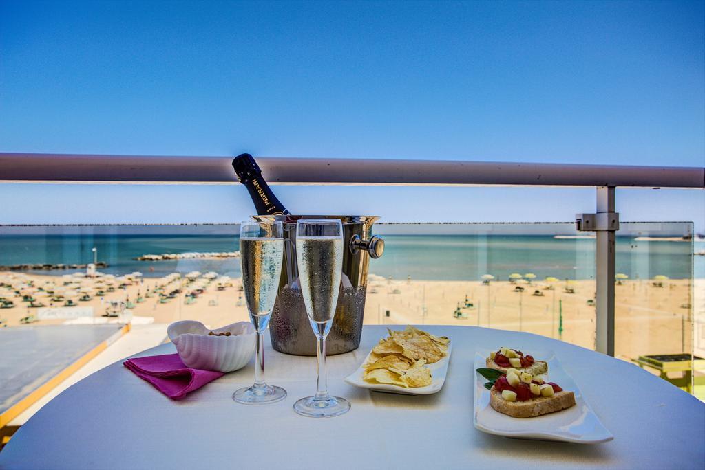 Hotel Caesar Paladium Римини Номер фото