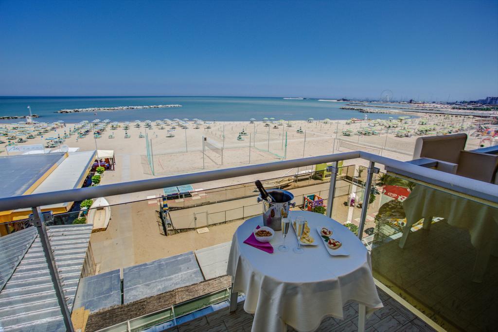 Hotel Caesar Paladium Римини Номер фото
