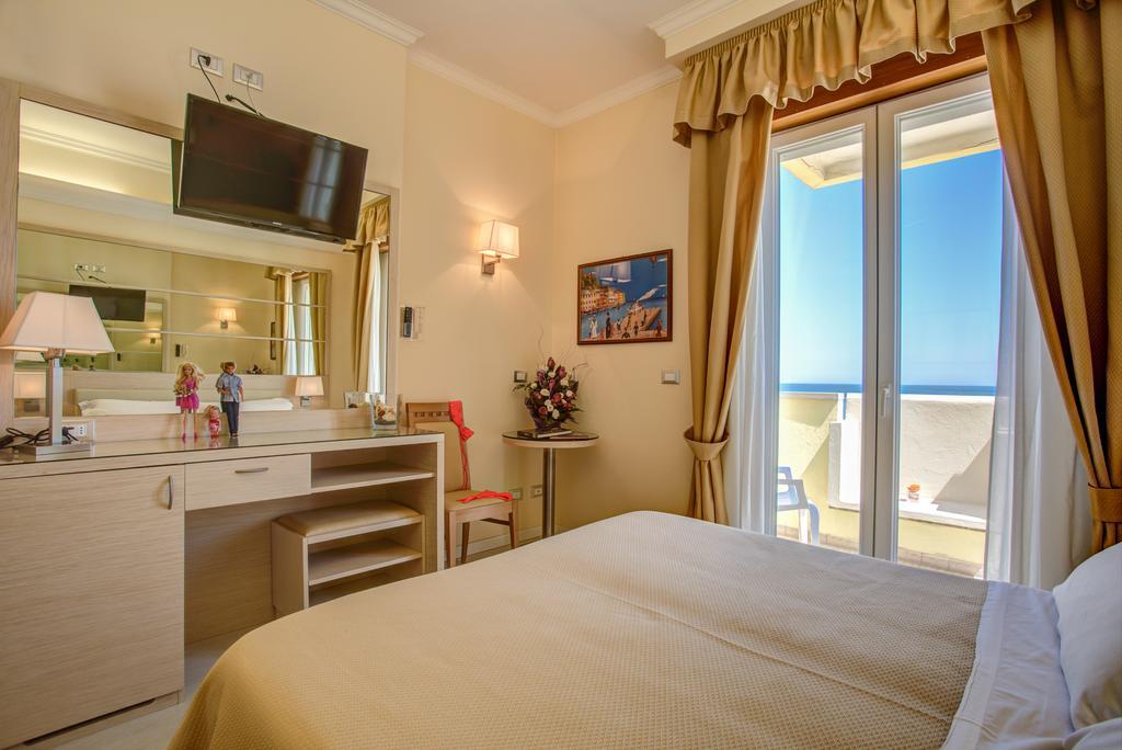 Hotel Caesar Paladium Римини Номер фото