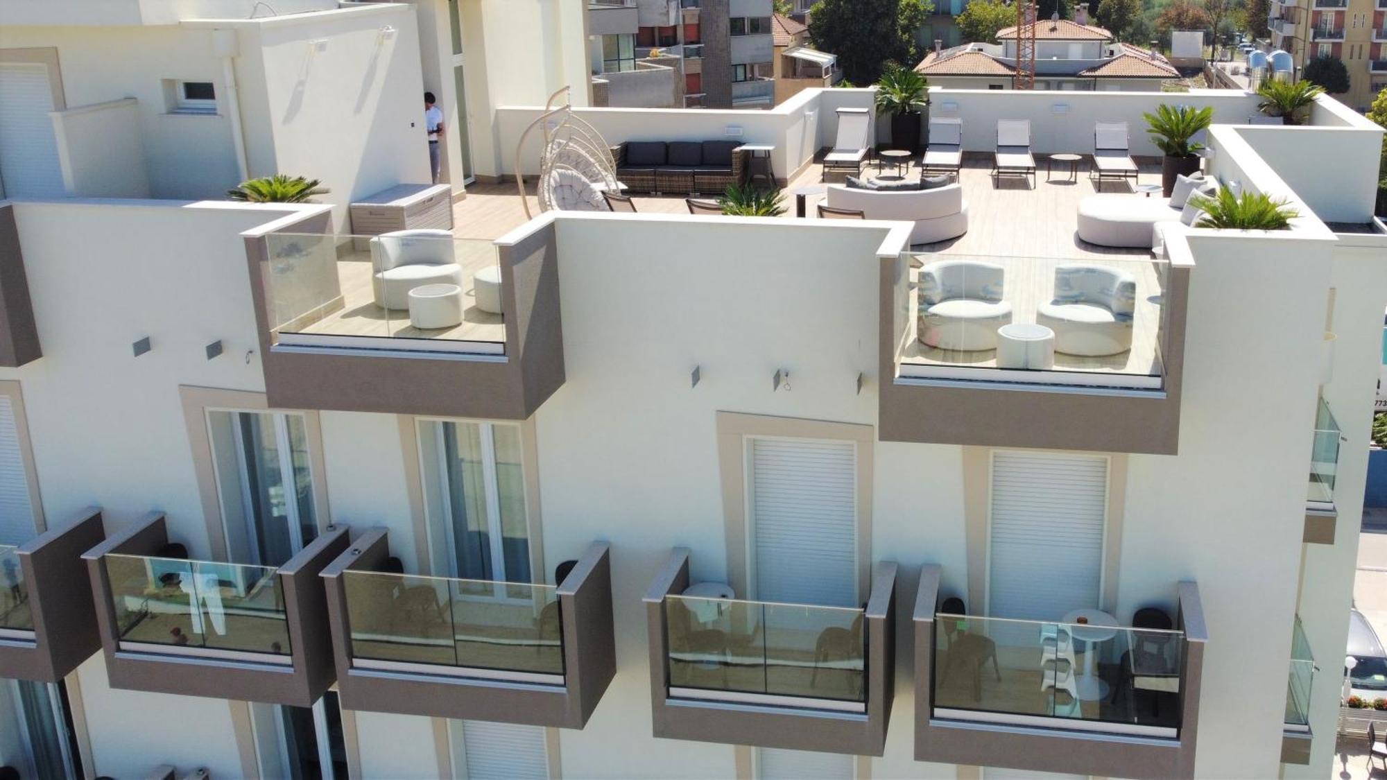 Hotel Caesar Paladium Римини Экстерьер фото