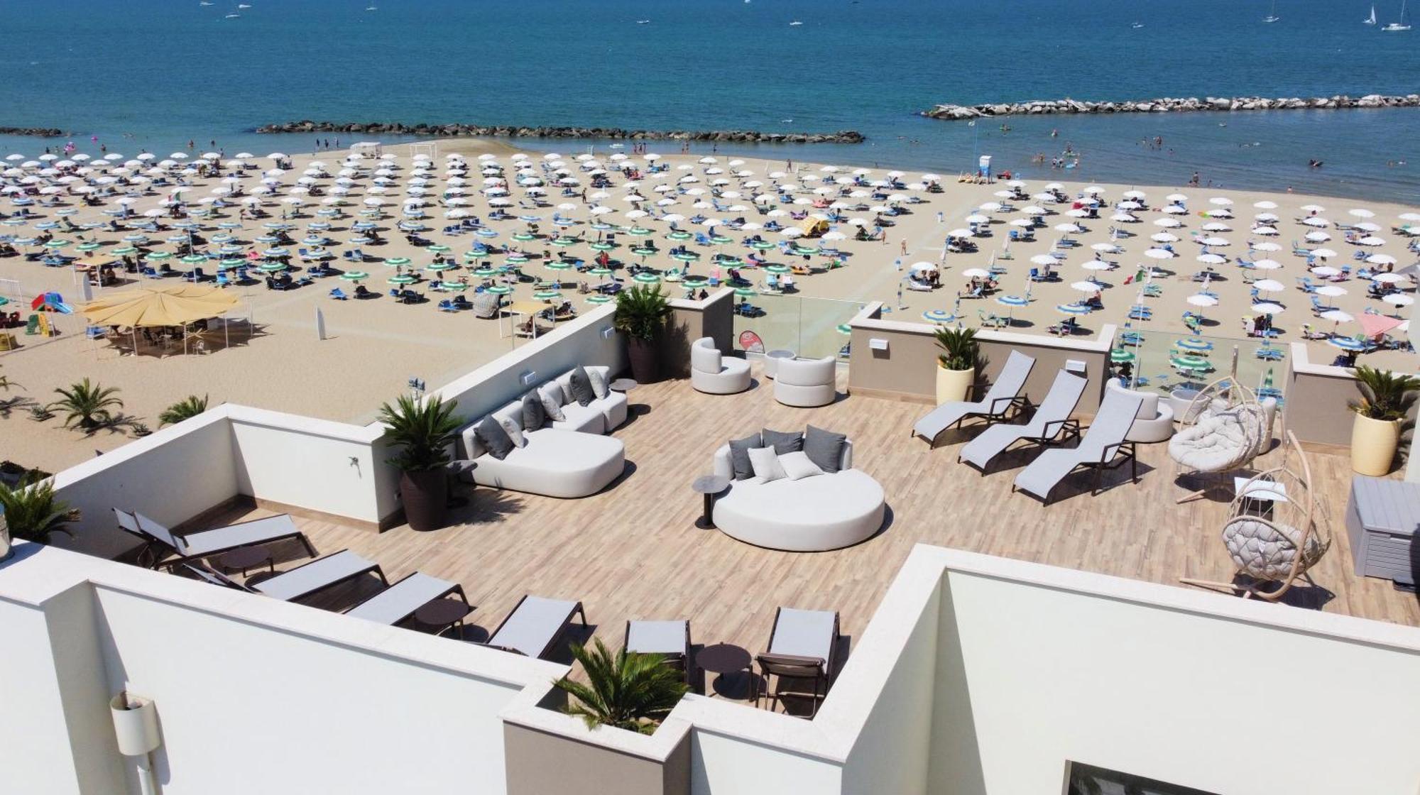 Hotel Caesar Paladium Римини Экстерьер фото