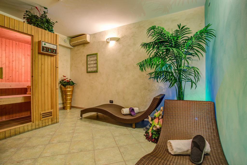 Hotel Caesar Paladium Римини Экстерьер фото
