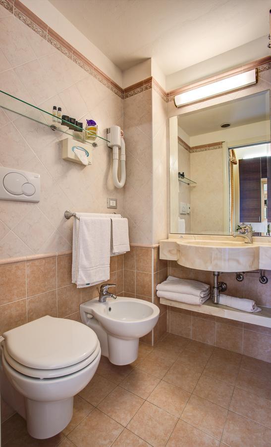 Hotel Caesar Paladium Римини Экстерьер фото