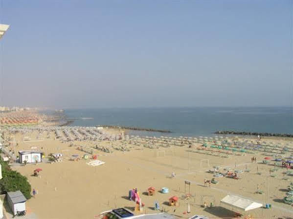 Hotel Caesar Paladium Римини Экстерьер фото