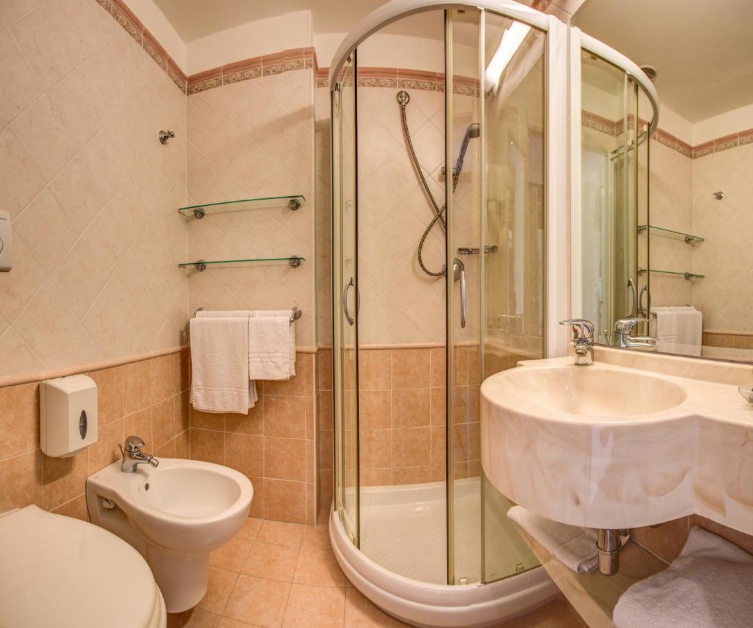 Hotel Caesar Paladium Римини Номер фото